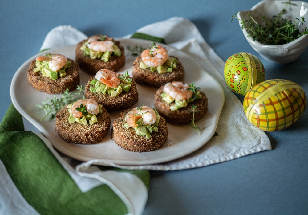 Mini burger pomodori e olive con gamberi e avocado