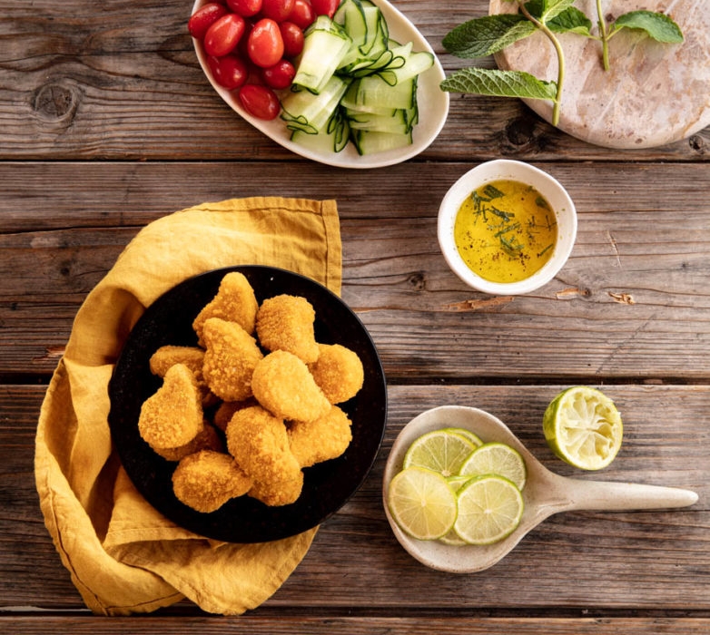 Nuggets with cucumber ribbons, cherry tomatoes and mojito sauce