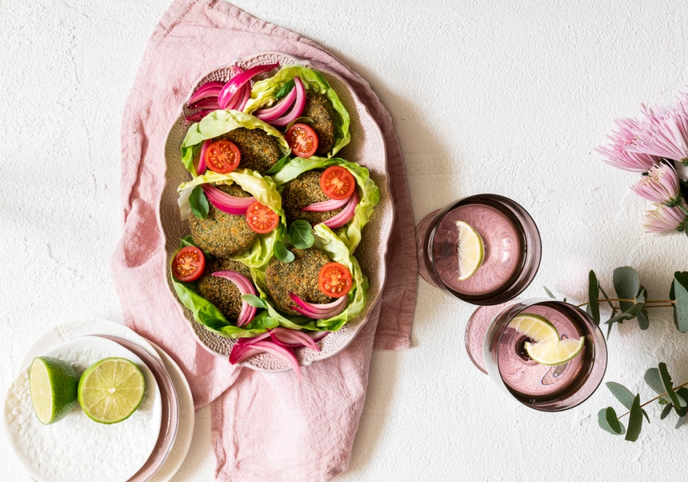 Foglie croccanti con Mini Burger agli Spinaci e cipolle in agrodolce