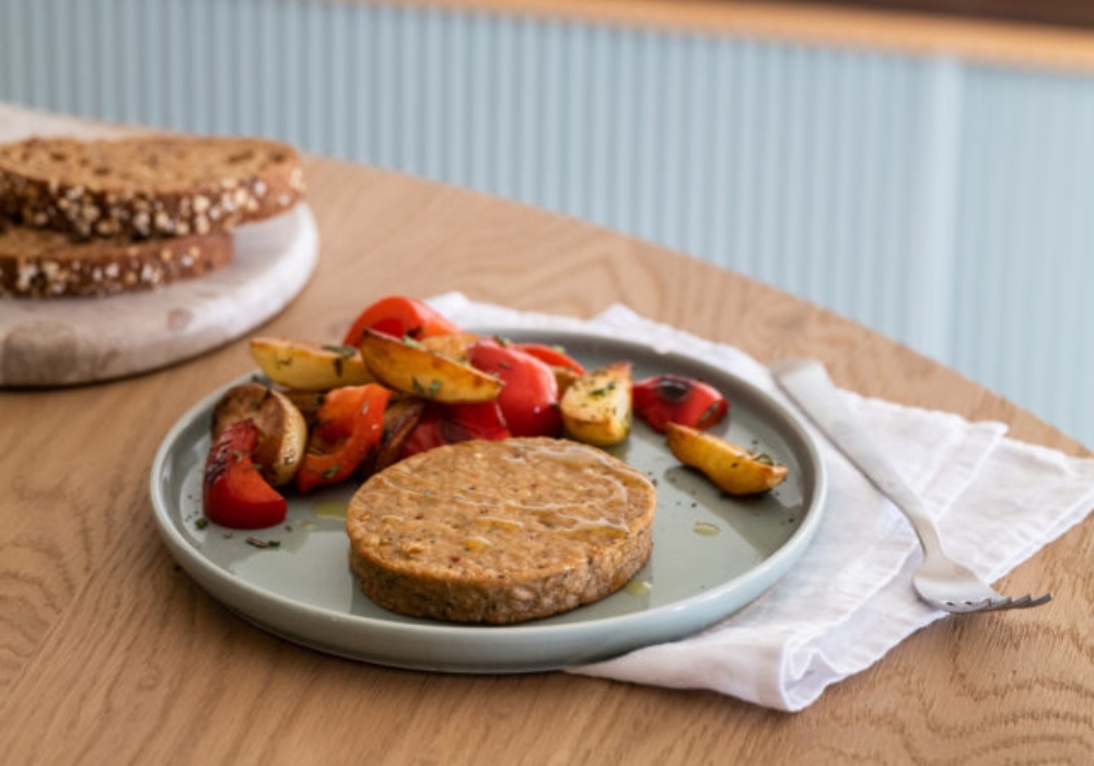 Burger con patate e peperoni alle erbe aromatiche