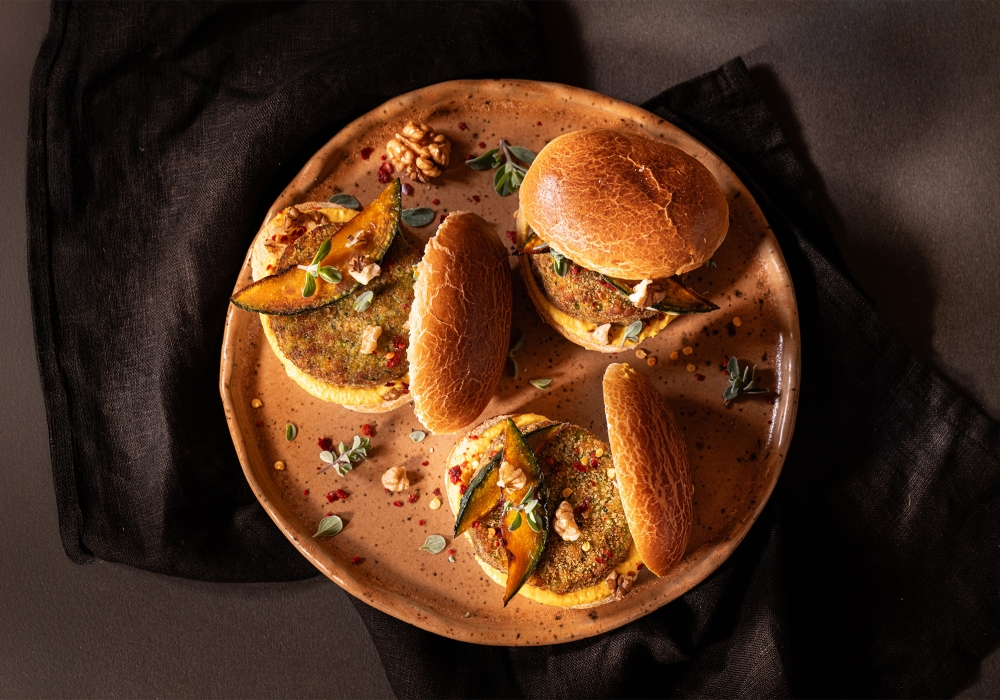 Sandwich di mini burger con crema di feta alla zucca