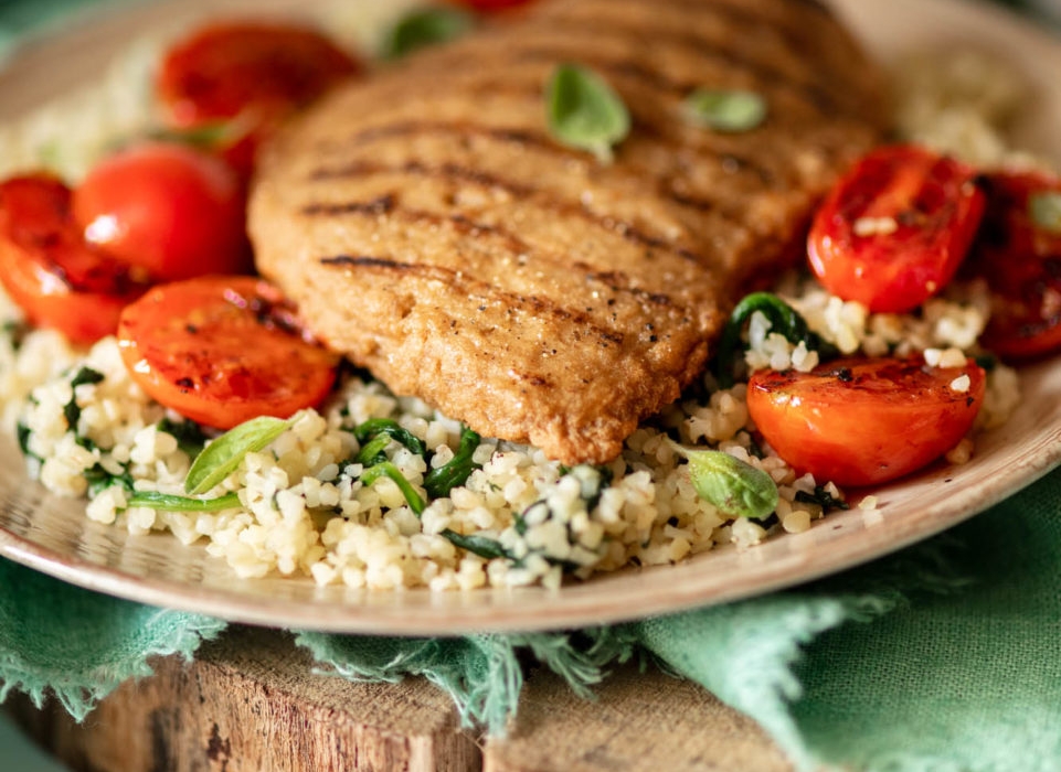 Grigliatina with spinach bulghur and roasted tomatoes