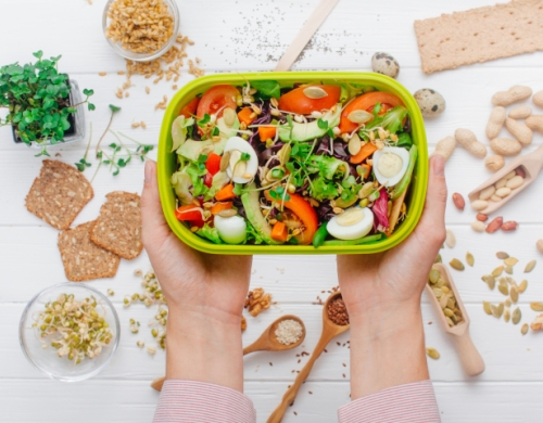 Piatti unici veloci con i burger Kioene per il back to work