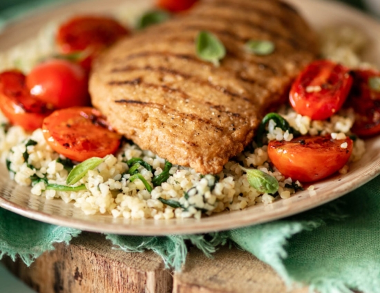 Grigliatina with spinach bulghur and roasted tomatoes