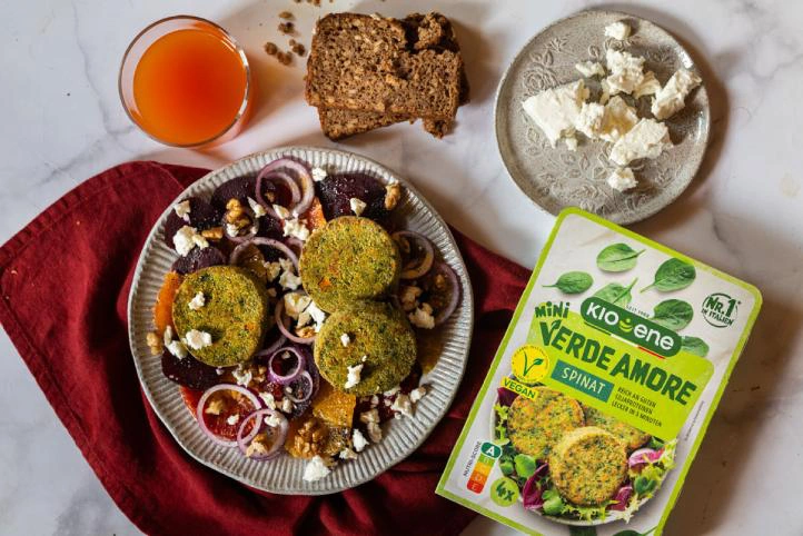 MINI VERDE AMORE MIT SPINAT auf Orangen- und Rote Bete-Carpaccio