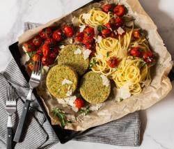 VERDE AMORE MIT BROKKOLI, Spaghetti, geröstete Kirschtomaten und Parmesan