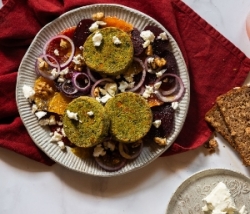 MINI MIT SPINAT auf Orangen- und Rote Bete-Carpaccio