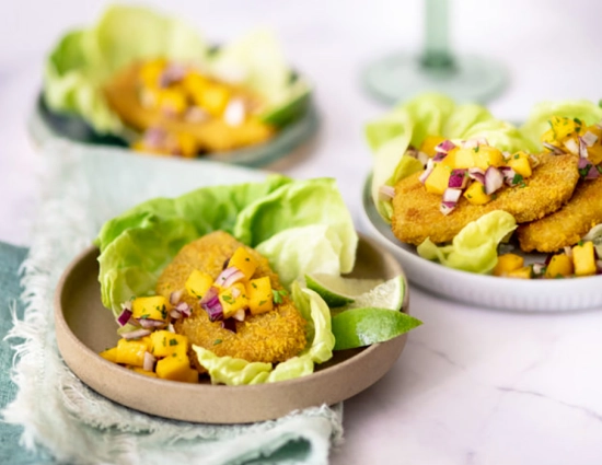 Mini cotolette con dadolata di mango e cipolla rossa al lime
